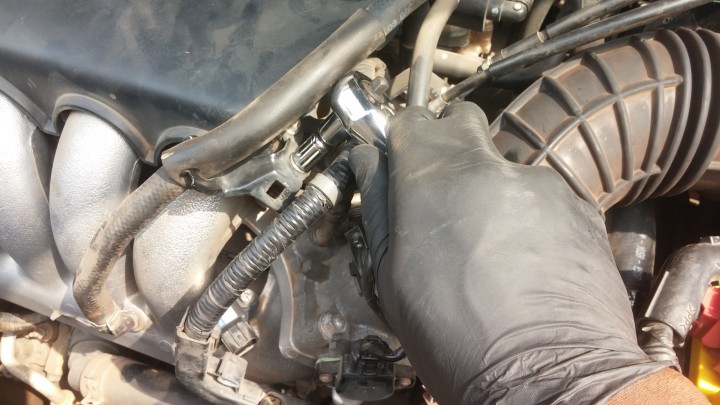 Removing the bracket for the vacuum line to the intake manifold manifold intake